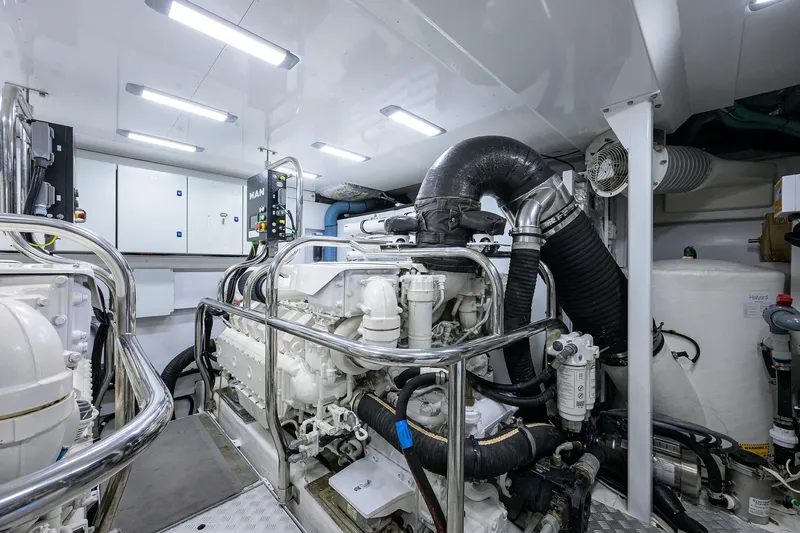 Escape Yacht Photos Pics 