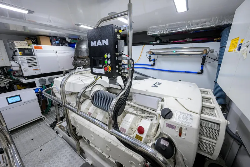 Escape Yacht Photos Pics 