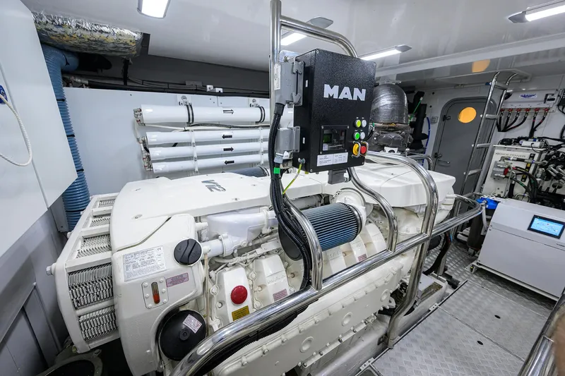 Escape Yacht Photos Pics 