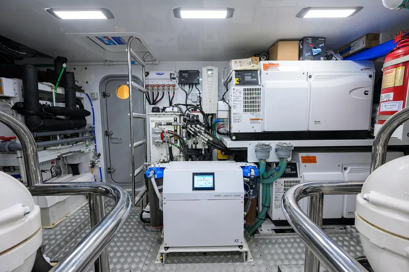 Escape Yacht Photos Pics 