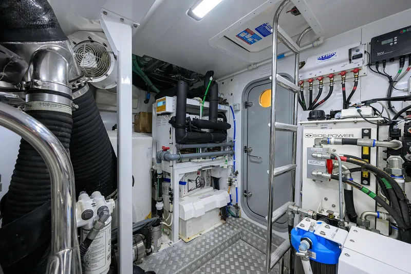 Escape Yacht Photos Pics 