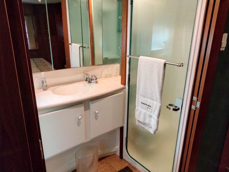 1997 Carver 500 Cockpit Motor Yacht