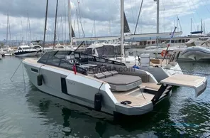 2022 Evo Yachts 4