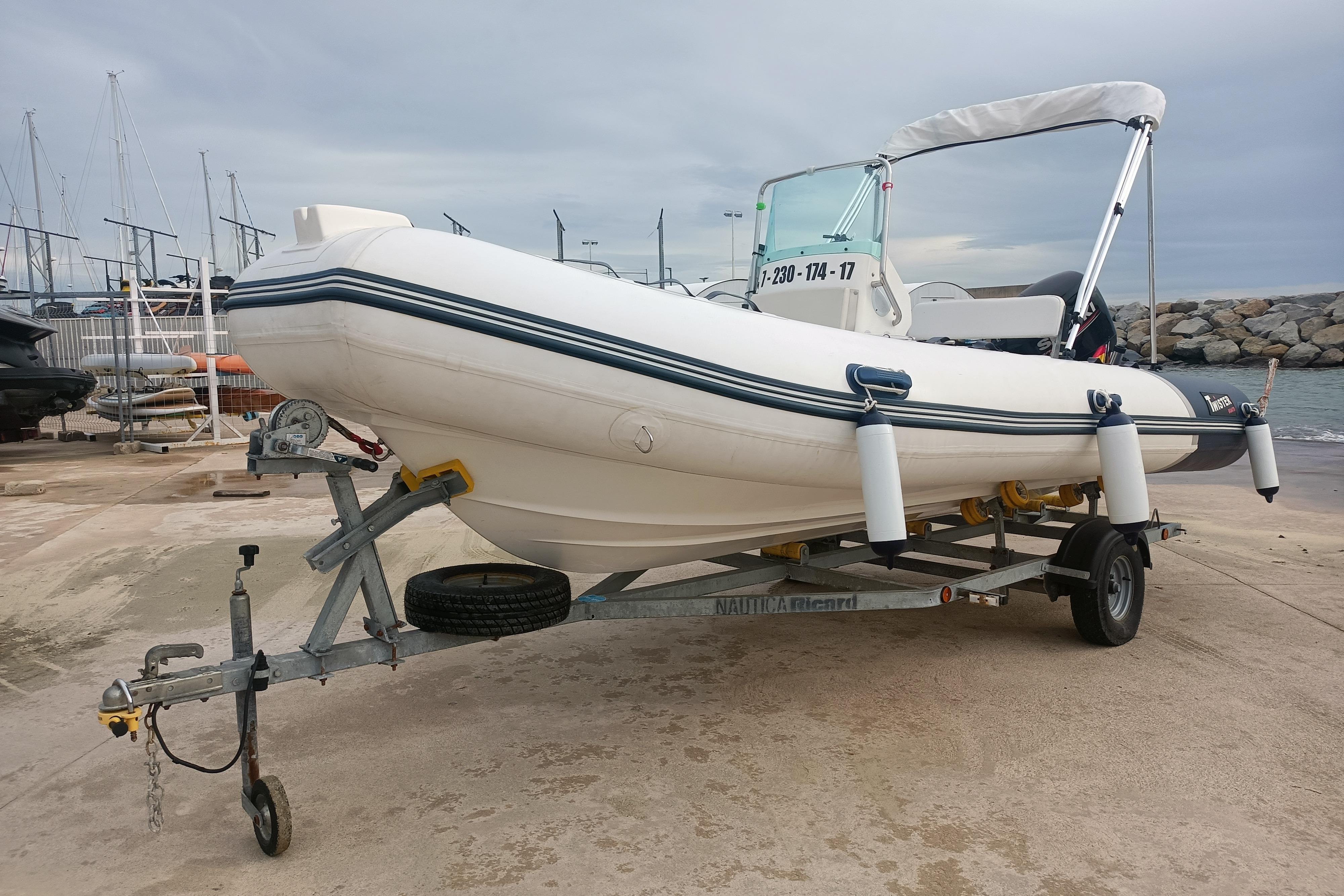 2017 Twister RIB 470