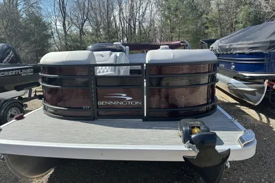 Bennington 22LXSB