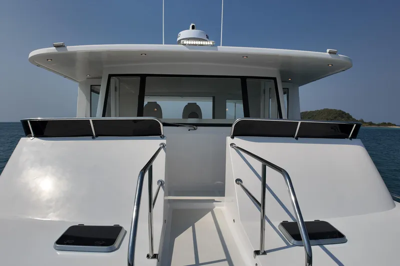  Yacht Photos Pics 2026 Longreach 58 yacht deck with sleek design and ocean view.