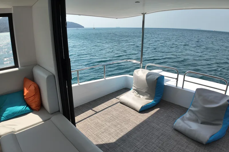  Yacht Photos Pics Modern Longreach 58 yacht interior, 2026 model, featuring comfortable seating and ocean view.