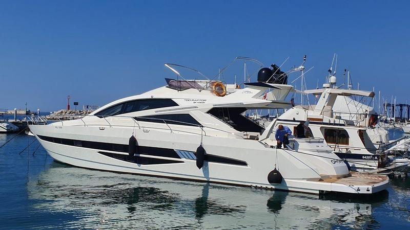 2011 Galeon 700 Skydeck