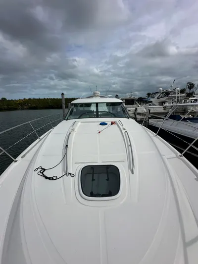  Yacht Photos Pics 2010 Sea Ray 470 Sundancer yacht, docked under cloudy skies.