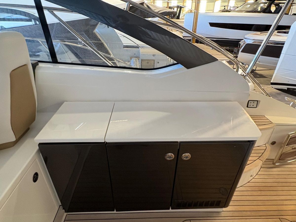2015 Princess 42 