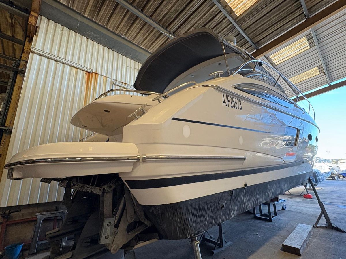 2015 Princess 42 