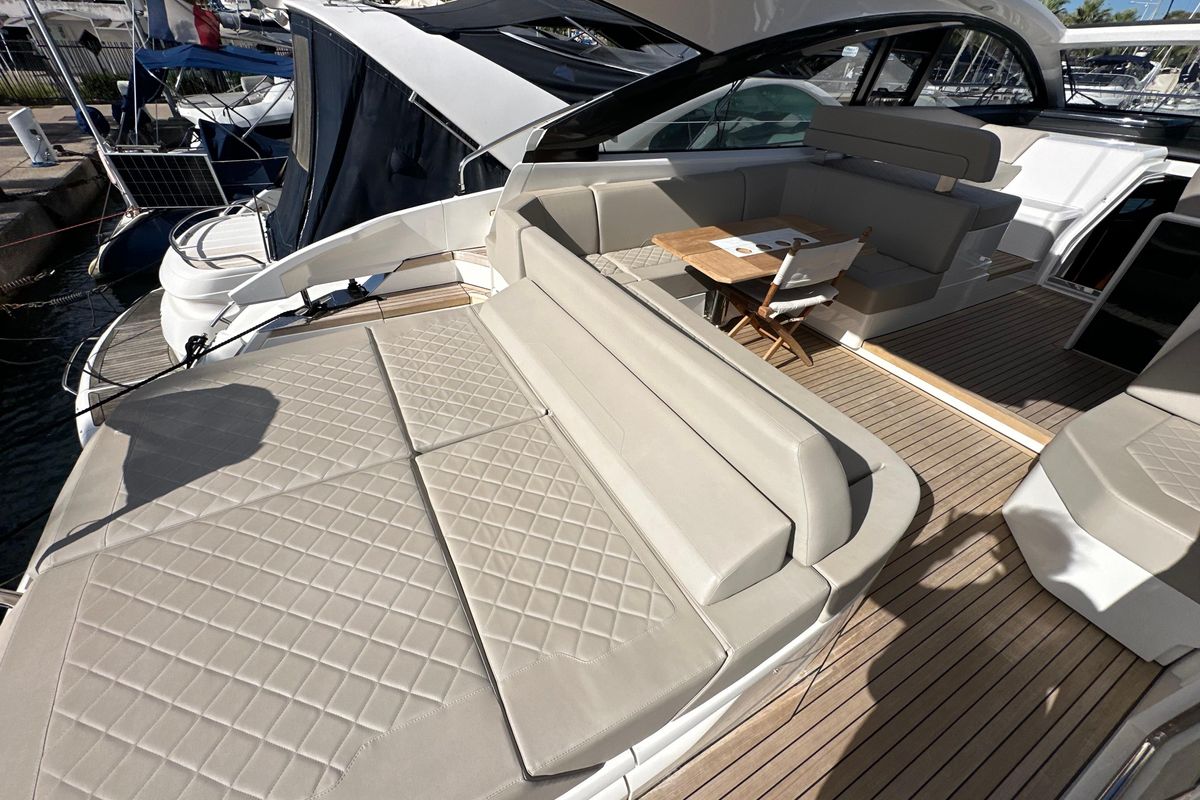 2020 Fairline 46 