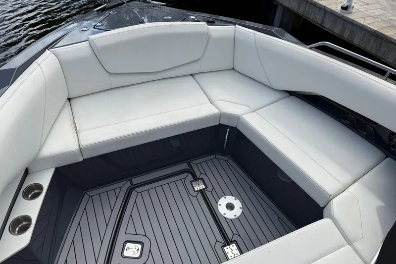  Yacht Photos Pics 2021 Cruisers Yachts 338 CX South Beach Bow Rider with spacious seating area.