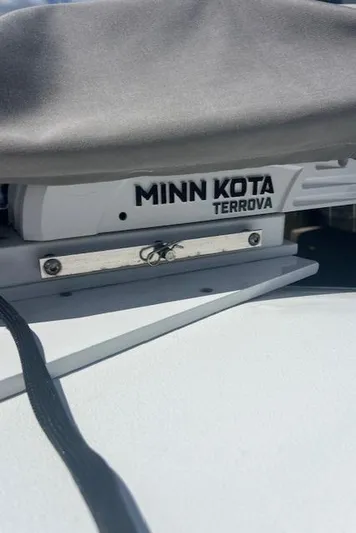  Yacht Photos Pics Minn Kota Terrova motor on 2023 Contender 25 Tournament boat.