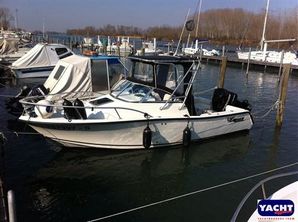2008 Mako Marine MAKO 215 WA
