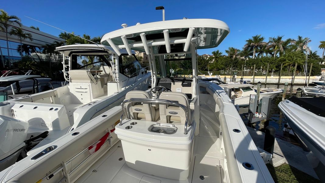 2021 Boston Whaler 250 Outrage