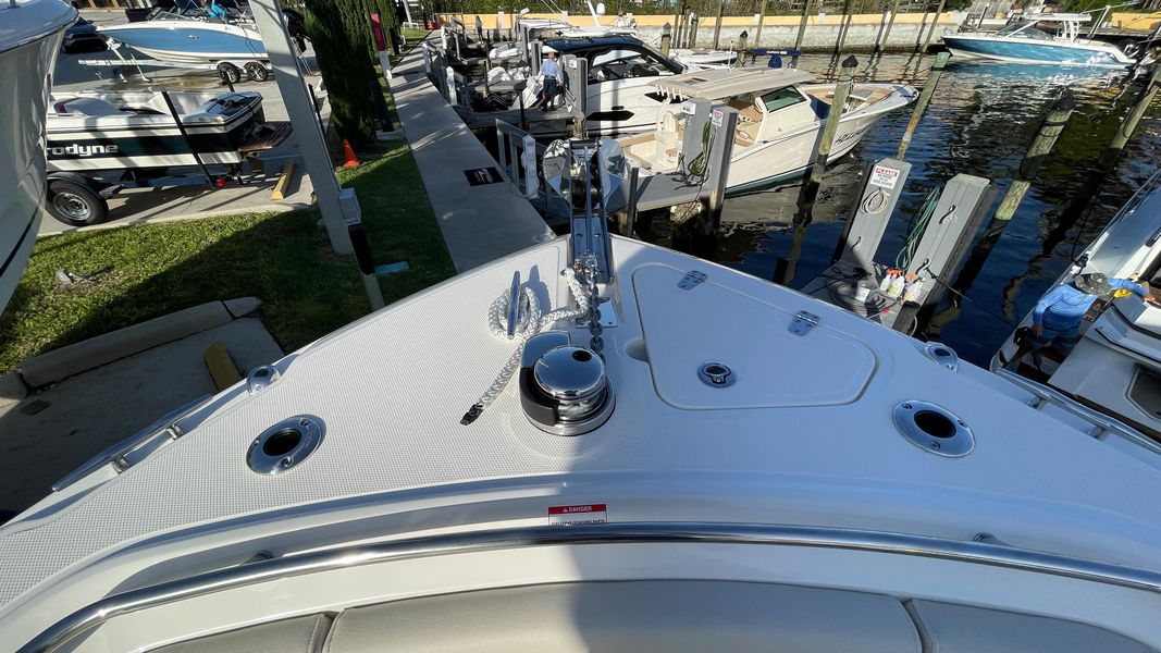 2021 Boston Whaler 250 Outrage