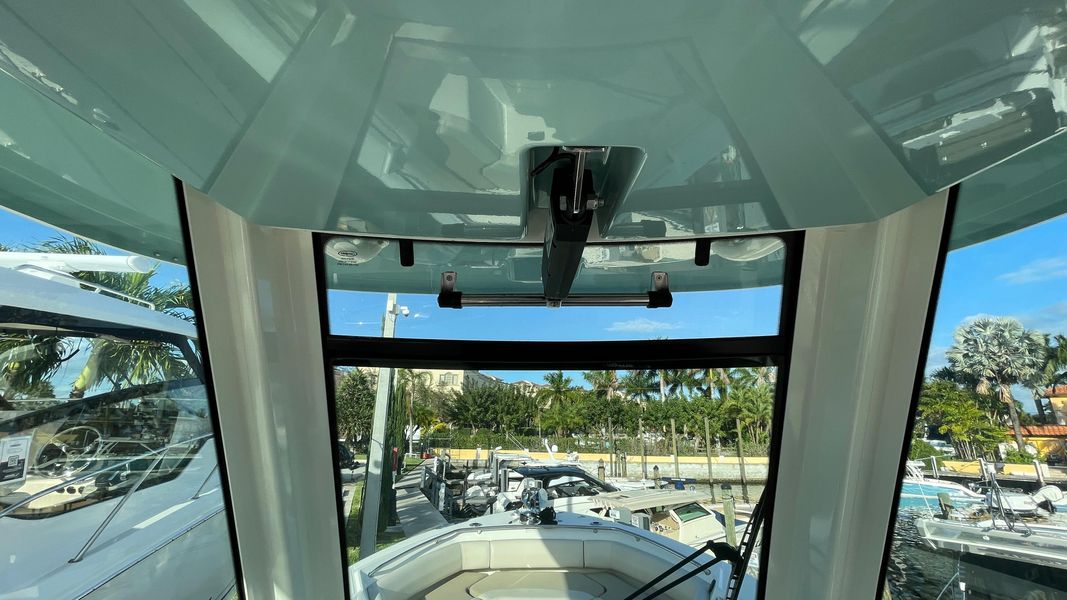 2021 Boston Whaler 250 Outrage