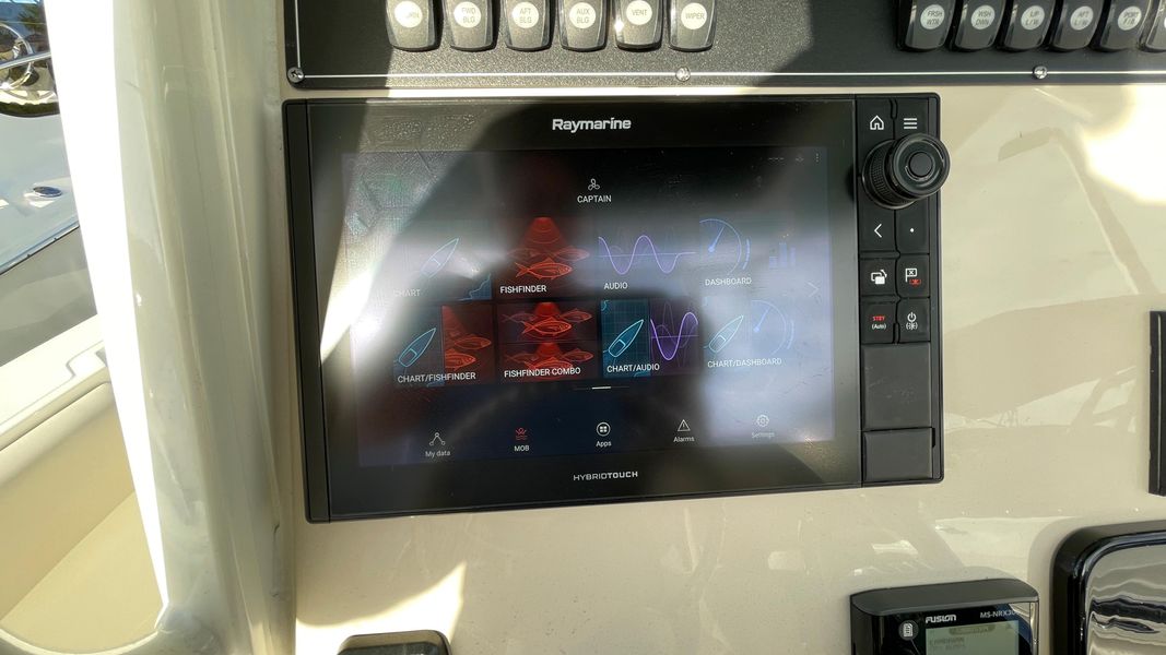 2021 Boston Whaler 250 Outrage