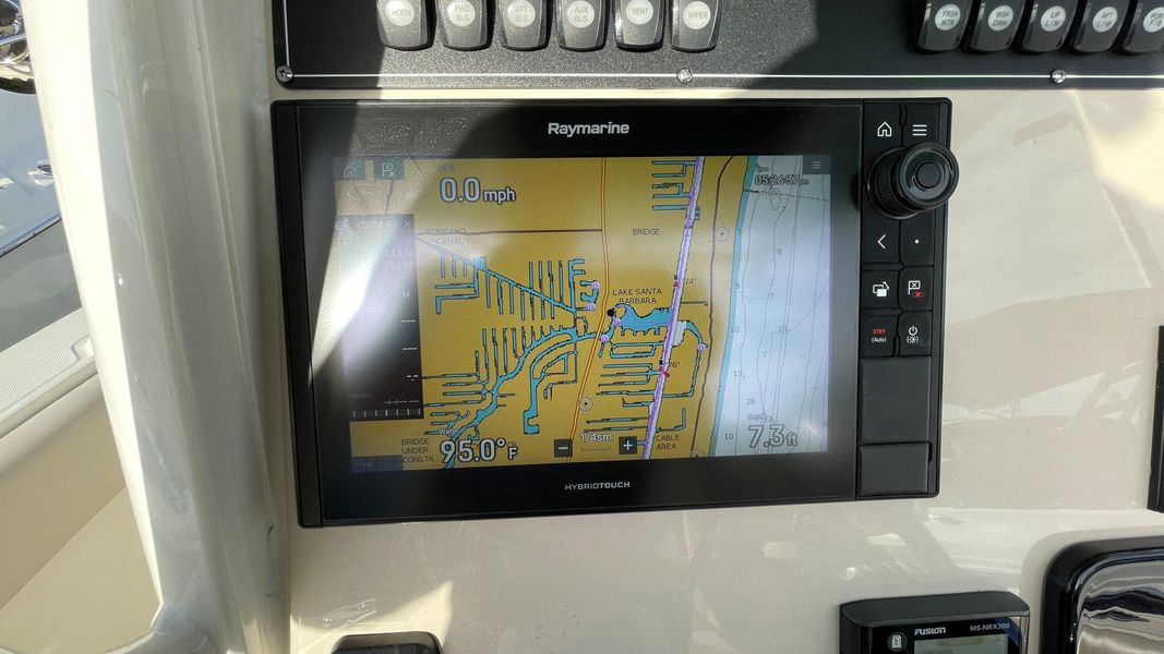 2021 Boston Whaler 250 Outrage