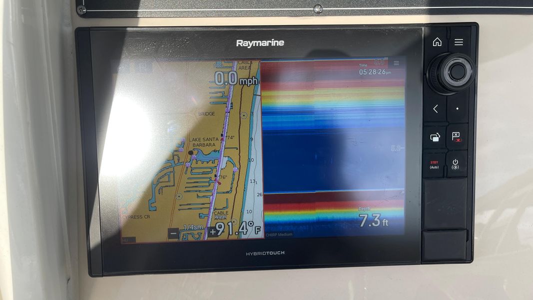 2021 Boston Whaler 250 Outrage