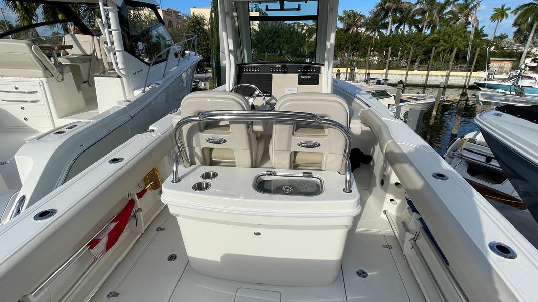 2021 Boston Whaler 250 Outrage