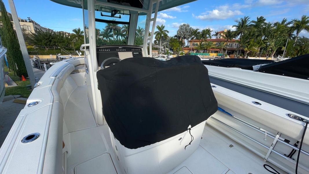 2021 Boston Whaler 250 Outrage