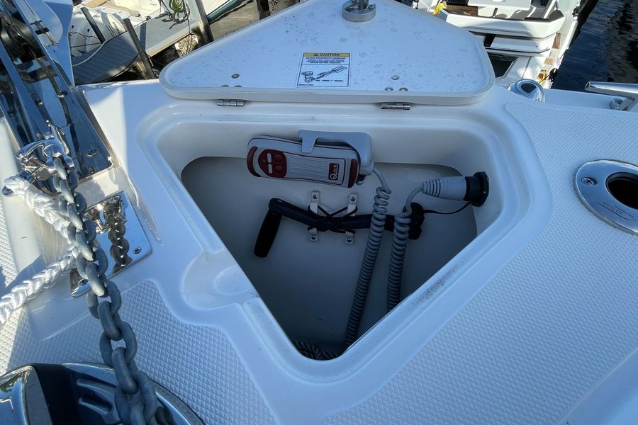 2021 Boston Whaler 250 Outrage