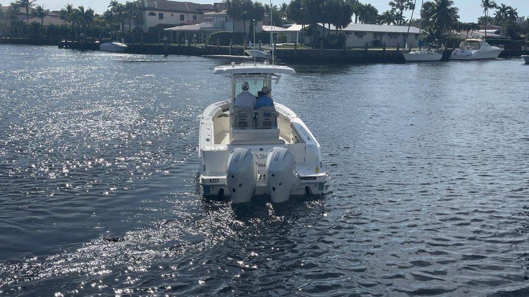 2021 Boston Whaler 250 Outrage