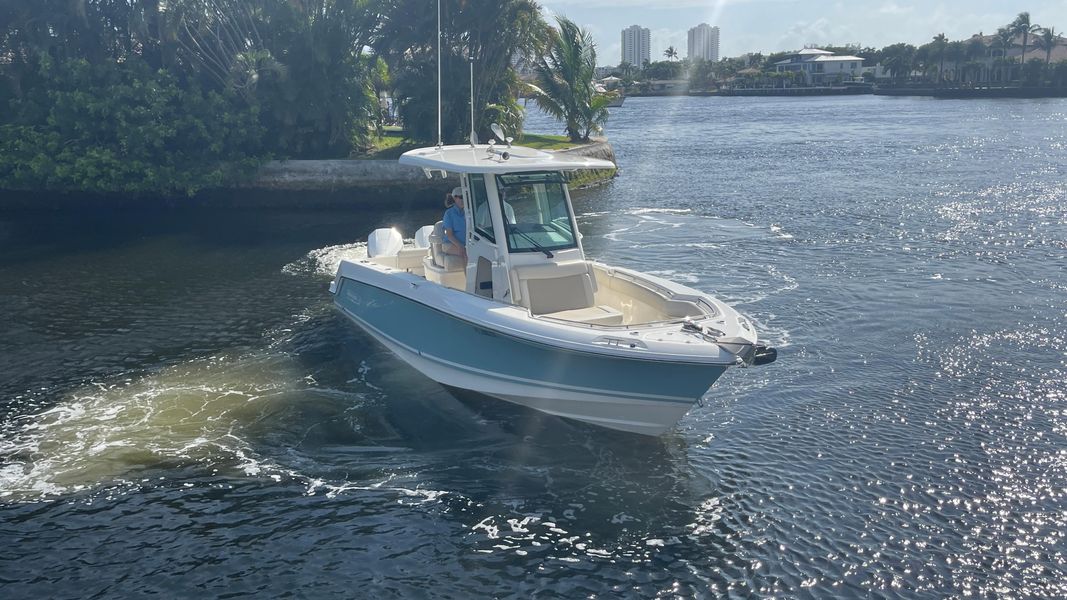 2021 Boston Whaler 250 Outrage