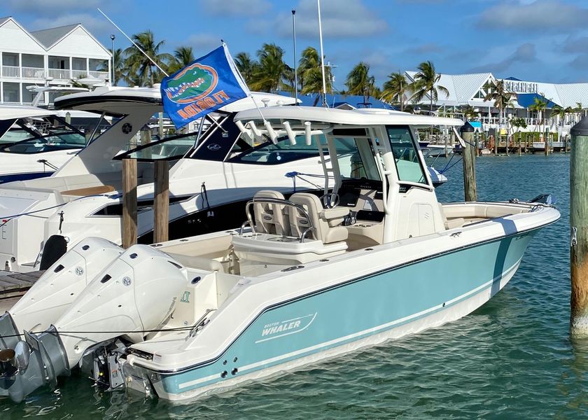 2021 Boston Whaler 250 Outrage