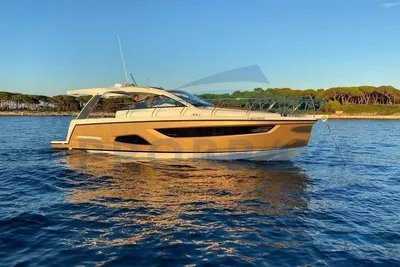 2025 Sealine S390