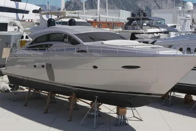 Pershing 72