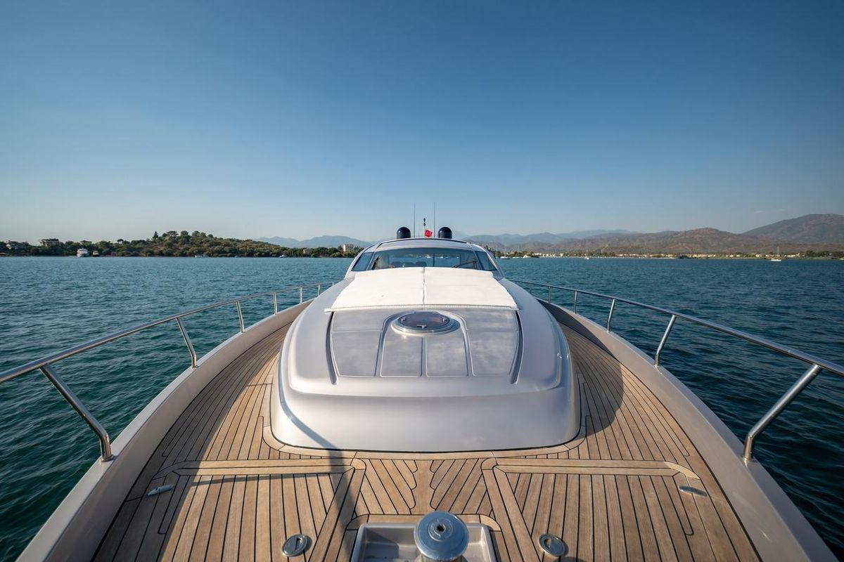 2010 Pershing 73 