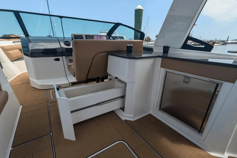 Under Parr Yacht Photos Pics 