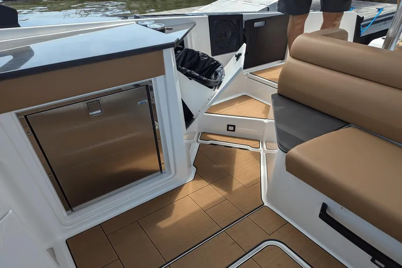 Under Parr Yacht Photos Pics 