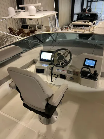 Gratitude Yacht Photos Pics Flybridge Helm