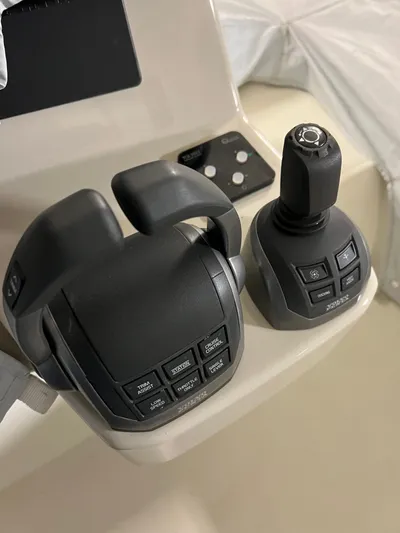 Gratitude Yacht Photos Pics Flybridge controls/Joystick