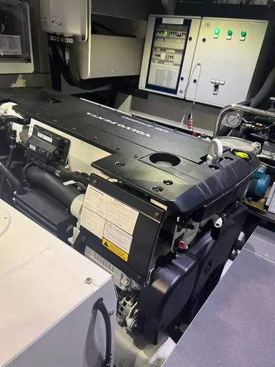 Gratitude Yacht Photos Pics Engine Room 6