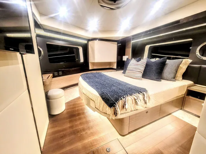 Gratitude Yacht Photos Pics Forward Stateroom