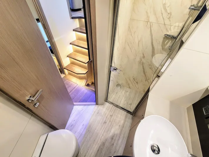 Gratitude Yacht Photos Pics Port Head/Shower