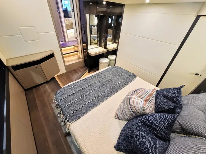 Gratitude Yacht Photos Pics Aft Stateroom