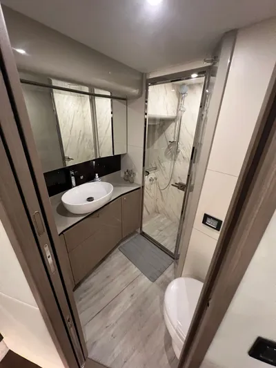 Gratitude Yacht Photos Pics Starboard Head/Shower