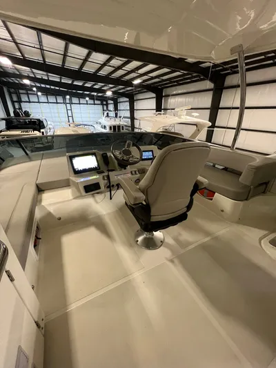 Gratitude Yacht Photos Pics Flybridge Helm