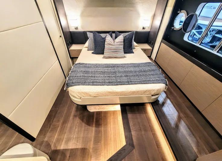 Gratitude Yacht Photos Pics Aft Stateroom