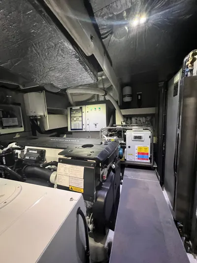 Gratitude Yacht Photos Pics Engine Room 3