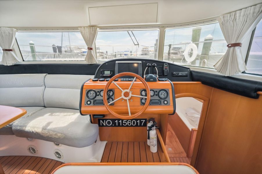 2004 Lagoon 43 PC
