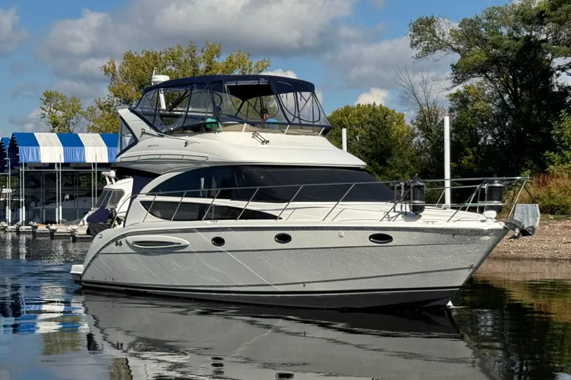 Old Hickory Yacht Photos Pics 2008 Meridian 391 Sedan yacht docked on a sunny day, surrounded by trees and calm water.