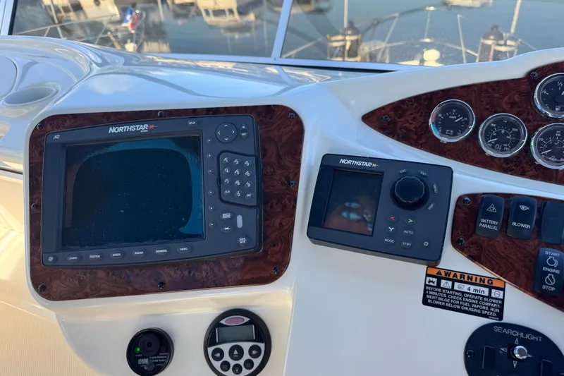 Old Hickory Yacht Photos Pics Control panel of a 2008 Meridian 391 Sedan with Northstar navigation system.