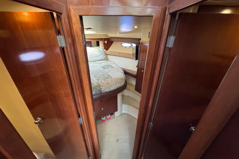 Old Hickory Yacht Photos Pics Interior cabin of 2008 Meridian 391 Sedan with wood finish and cozy bed.